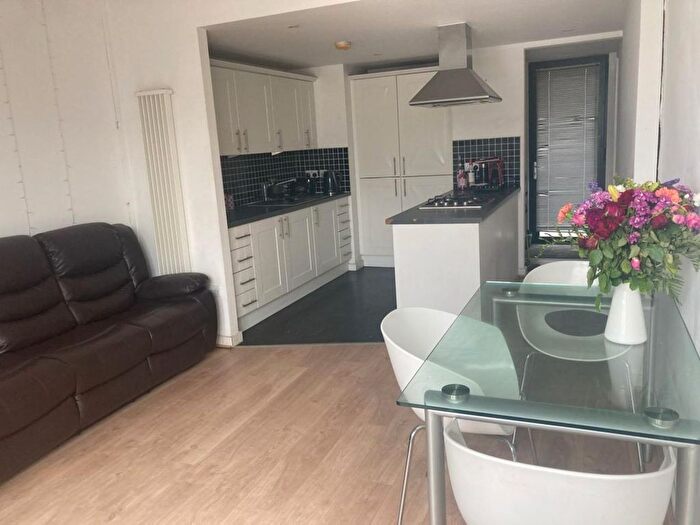 3 Bedroom Flat To Rent In Hallings Wharf, Channelsea Road, Stratford, E15