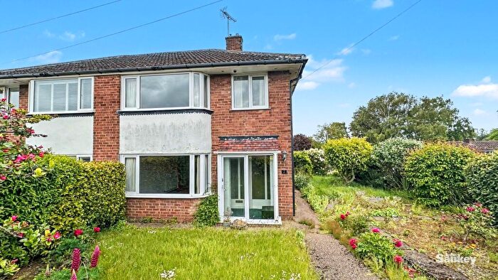 3 Bedroom Semi-Detached House For Sale In West Bank Link, Mansfield, NG19