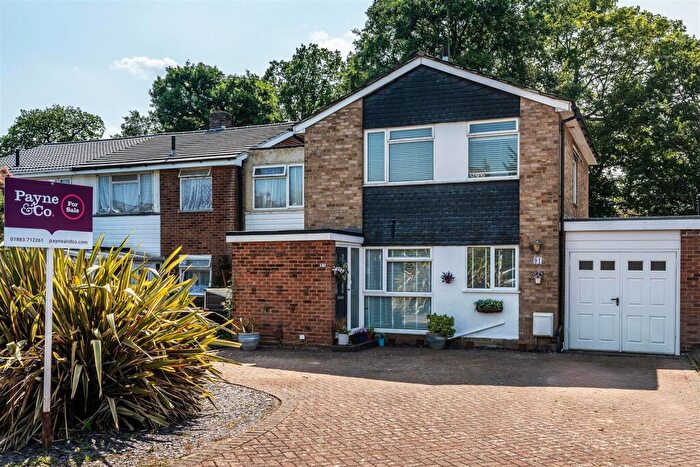 3 Bedroom Link Detached House For Sale In Hazelwood Road, Hurst Green, RH8