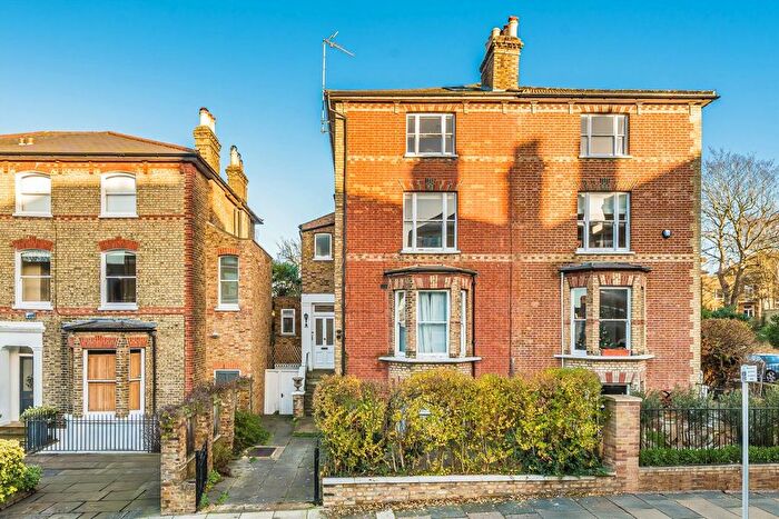 3 Bedroom Flat To Rent In Mount Ararat Road, Richmond, TW10