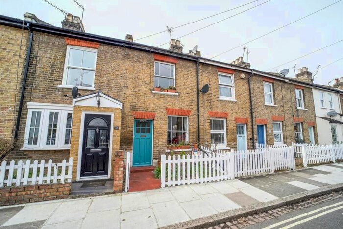 2 Bedroom Cottage To Rent In Chestnut Road, Twickenham, TW2