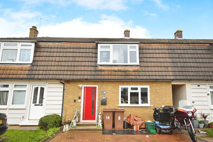 3 Bedroom Semi Detached House For Sale In Church Avenue, Broomfield, Chelmsford, CM1