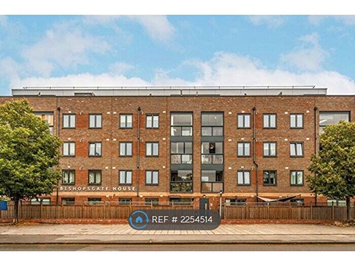 2 Bedroom Flat To Rent In Bishopsgate House, Hounslow, TW4