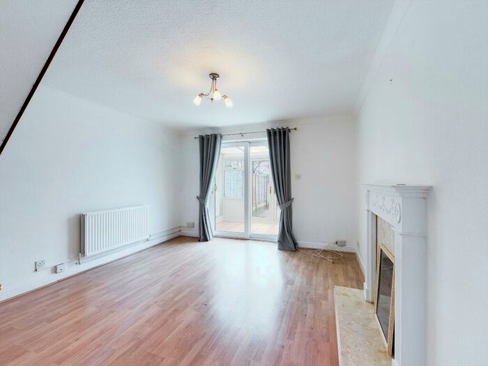 2 Bedroom Town House To Rent In Belmont Road, Etruria, Stoke-on-Trent, ST1