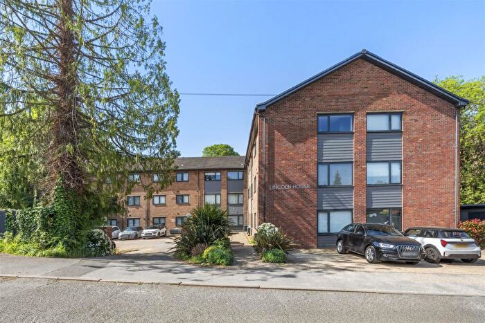 1 Bedroom Apartment For Sale In Wooburn Green, High Wycombe, HP10