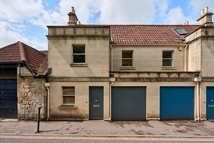 3 Bedroom Mews For Sale In Crescent Lane, Bath, BA1