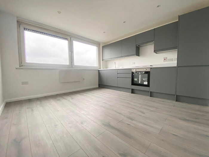 2 Bedroom Flat To Rent In Dolphin Tower, London, SE8