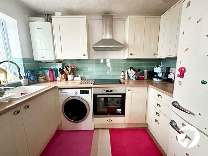 1 Bedroom Flat For Sale In Burnt Ash Hill, London, SE12