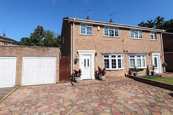 3 Bedroom Semi-detached House For Sale In Polden Close, Farnborough, GU14
