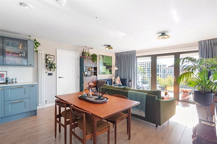 2 Bedroom Flat For Sale In Henry Road, London, SW9