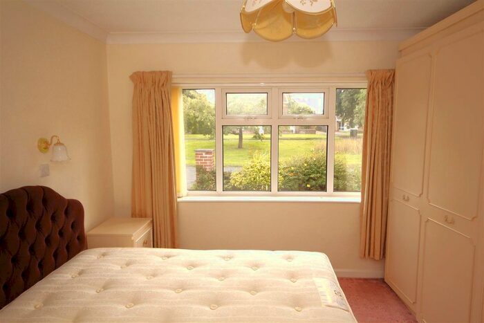 3 Bedroom Detached Bungalow For Sale In Greenside, Dunnington, York, YO19
