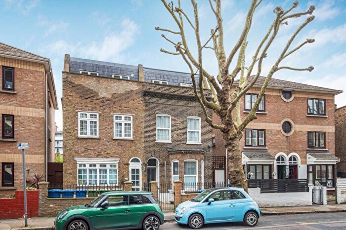 4 Bedroom Flat To Rent In Southwark Park Road, London, SE16