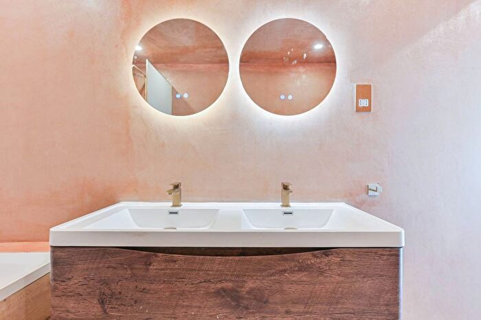 2 Bedroom Flat To Rent In Lewin Road, Streatham, London, SW16