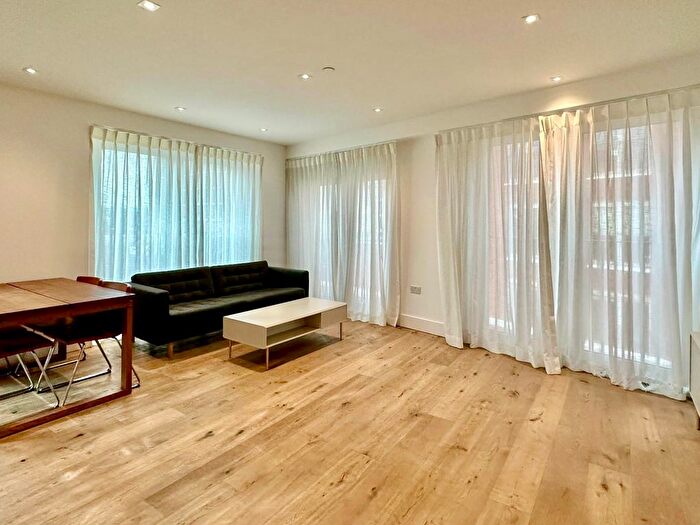 2 Bedroom Flat To Rent In Exchange Gardens, London, SW8