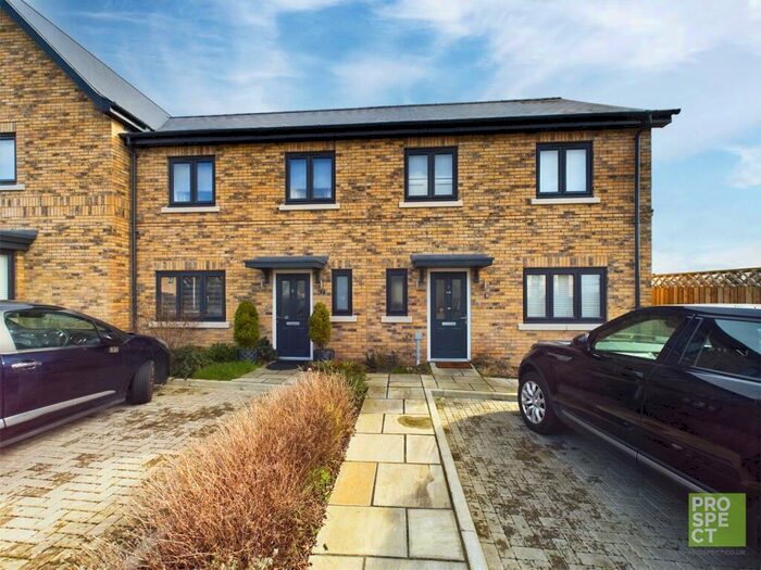 3 Bedroom End Of Terrace House To Rent In Johnstone Close, Bracknell, Berkshire, RG12