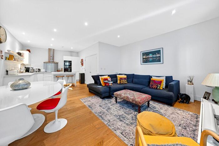 2 Bedroom Flat For Sale In Ebenezer Street, Britannia Building, N1