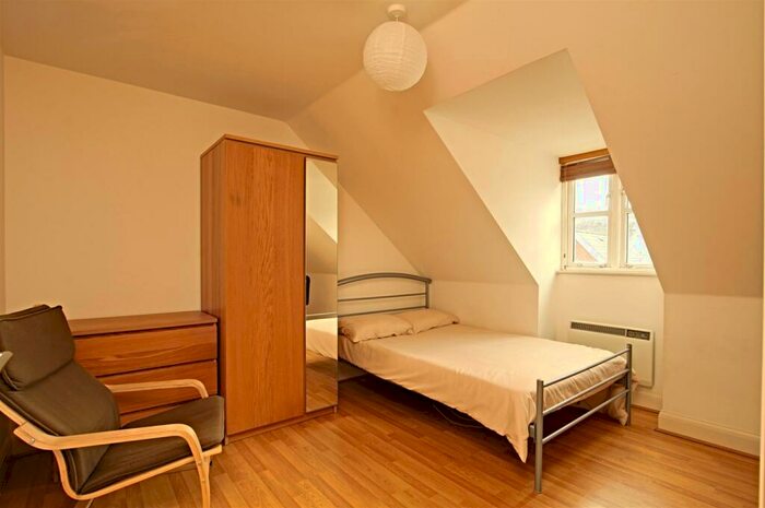 3 Bedroom Flat To Rent In Jeune Street, OX4