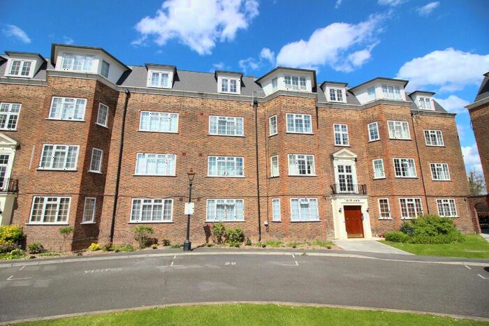 2 Bedroom Apartment To Rent In Orchard Court, The Avenue, Worcester Park, Surrey, KT4