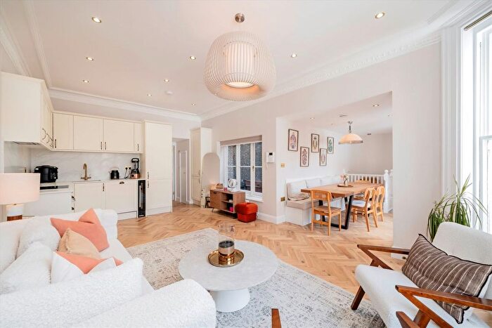 2 Bedroom Flat To Rent In Queen's Gate, South Kensington, SW7