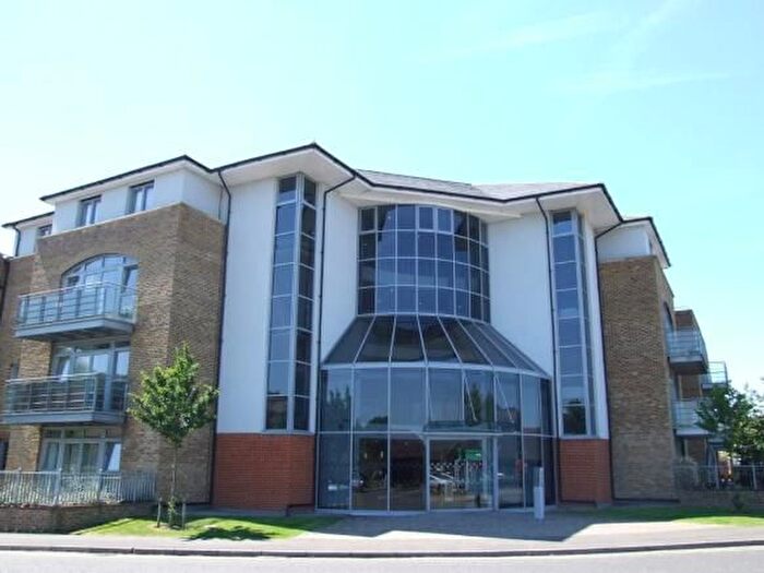 2 Bedroom Flat To Rent In Woolsack Way, Godalming, Surrey, GU7