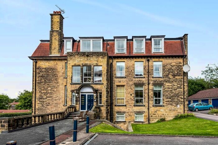 2 Bedroom Property To Rent In Priestley Hall, Lady Park Lane, Bingley, West Yorkshire, BD16