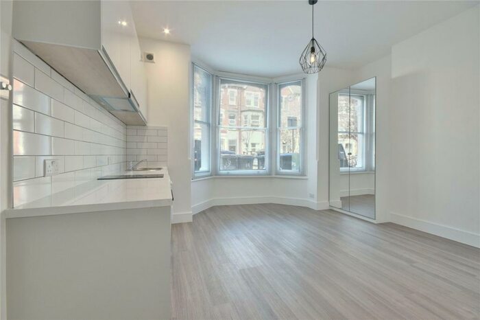 Studio To Rent In Buckley Road, Brondesbury, NW6