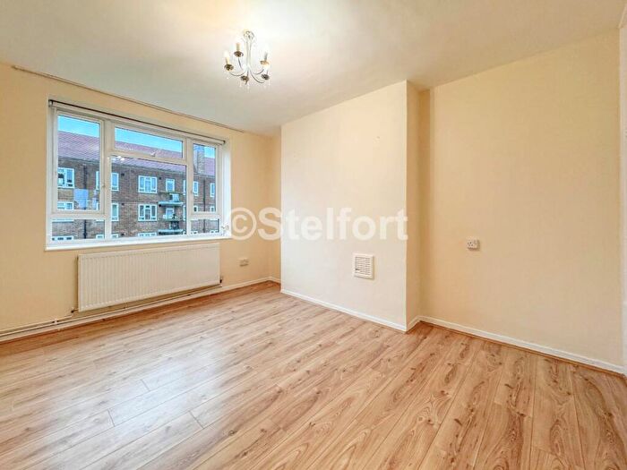 3 Bedroom Apartment To Rent In Cheddington House, Whiston Road, London, E2