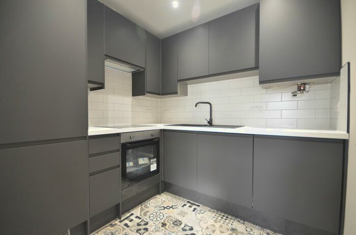 3 Bedroom Flat To Rent In Campbell Road, London, E3