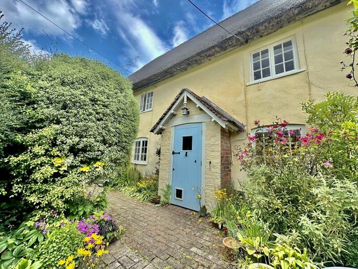 3 Bedroom Cottage For Sale In The Buildings, Manswood, BH21