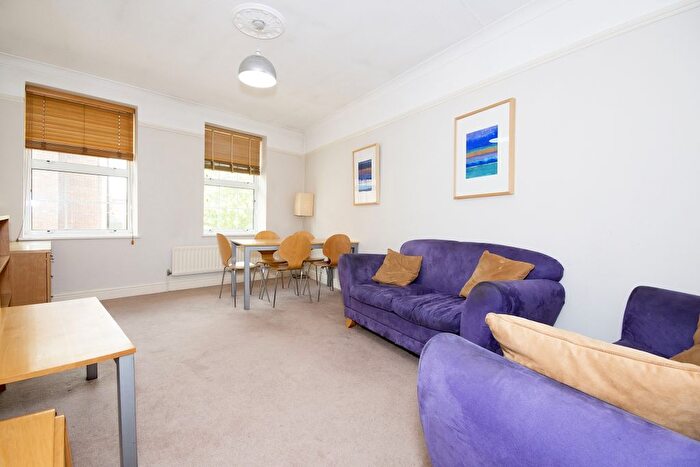 2 Bedroom Flat To Rent In George Street, City Centre, OX1