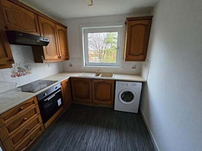 2 Bedroom Flat To Rent In Deveron Crescent, Dundee, DD2