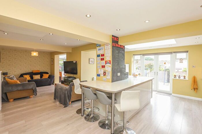 4 Bedroom Detached House For Sale In Weston Close, Chesterfield, S40