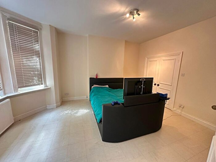 1 Bedroom Flat To Rent In Tisbury Road, Hove, BN3