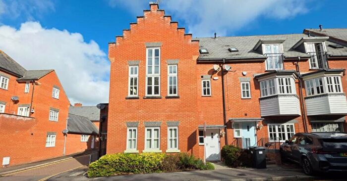 3 Bedroom Duplex For Sale In Greensleeves Drive, Warley, Brentwood, Essex, CM14