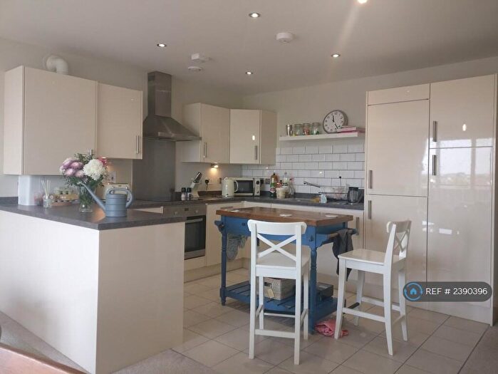 2 Bedroom Flat To Rent In Hallam Court, Croydon, CR0