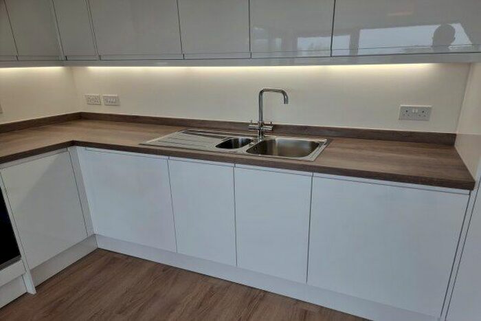 2 Bedroom Flat To Rent In Riverside Walk, Ashford, TN23