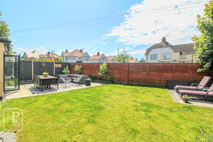 5 Bedroom Link Detached House For Sale In Skelmersdale Road, Clacton-on-Sea, Essex, CO15