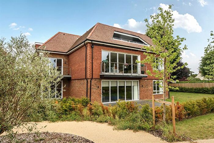 2 Bedroom Apartment For Sale In Furze Hill, Kingswood, KT20