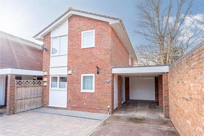 3 Bedroom Link Detached House For Sale In Kyoto Court, Bognor Regis, PO21