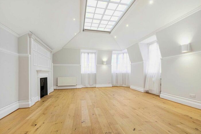 3 Bedroom Maisonette To Rent In Harley Street, Marylebone, W1G