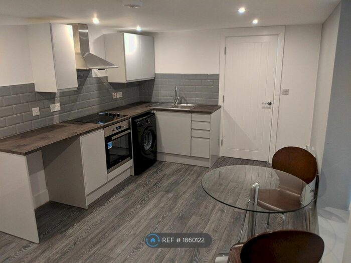 1 Bedroom Flat To Rent In Walter Road, Swansea, SA1