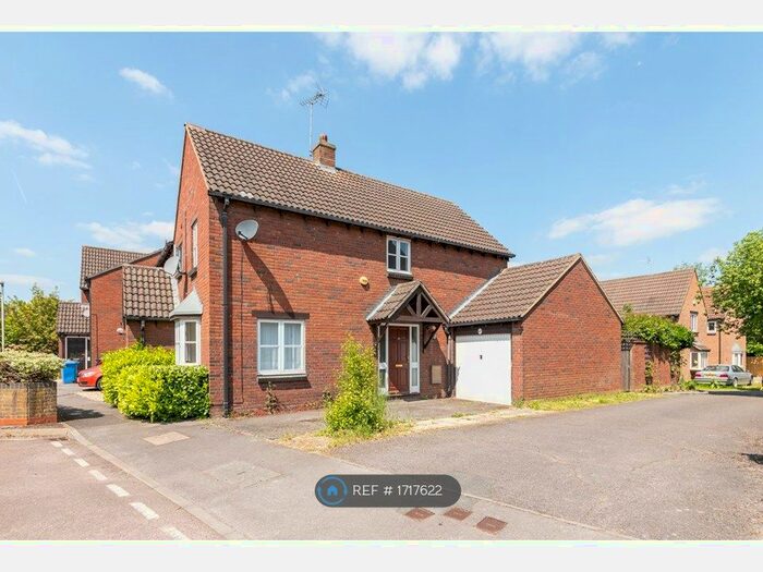 3 Bedroom Semi-Detached House To Rent In Coney Grange, Warfield, Bracknell, RG42