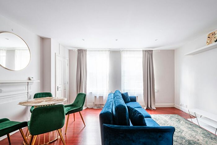 Town House To Rent In Flat, A Brick Lane, London, E1