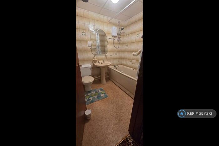 1 Bedroom Flat To Rent In Brunel Court, Swansea, SA1