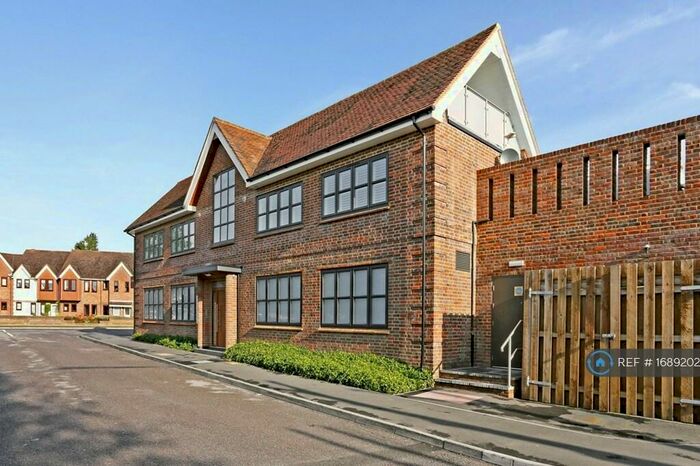 1 Bedroom Flat To Rent In Pepys Drive, Great Missenden, HP16