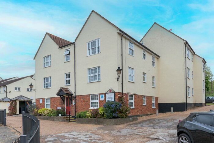 1 Bedroom Flat To Rent In Red Lion Court, Bishops Stortford, Herts, CM23