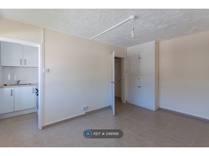 1 Bedroom Flat To Rent In The Hendre Flats, Brynmawr, Gwent, NP23