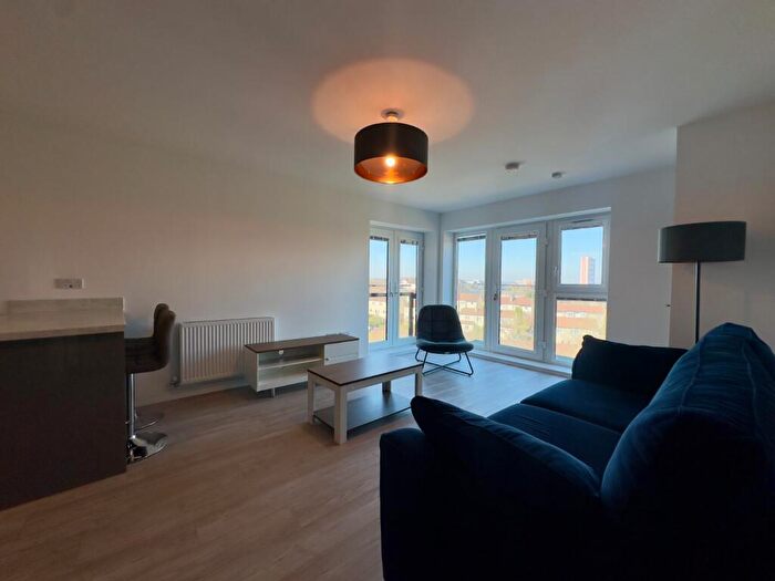 2 Bedroom Flat To Rent In Dorchester Avenue, Kelvindale, Glasgow, G12