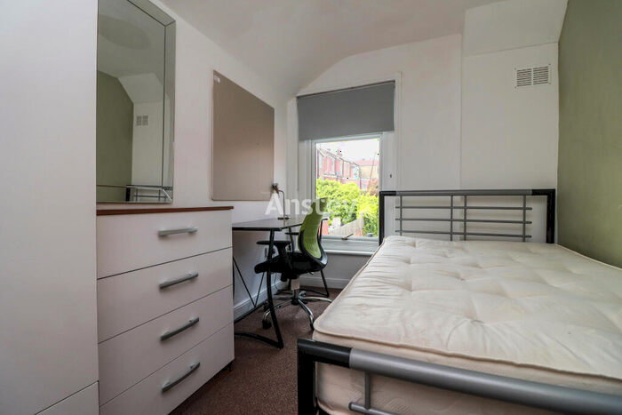 4 Bedroom Terraced House To Rent In Southcliff Road, Southampton, SO14