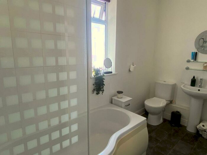 2 Bedroom End Of Terrace House For Sale In Dryden Street, Swindon, SN1
